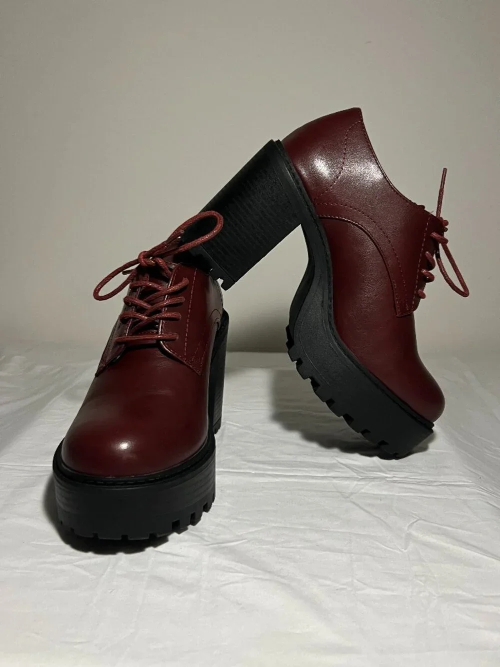 Torrid Women’s 7WW Burgundy/Black Lace-Up Heeled Oxford Chunky lug Platform
